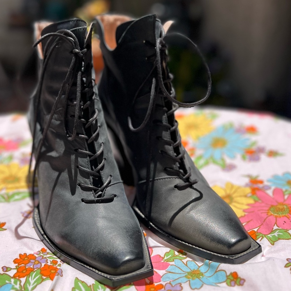 John Fluevog Signature Prince George Mens 9 boots Outstanding quality like new